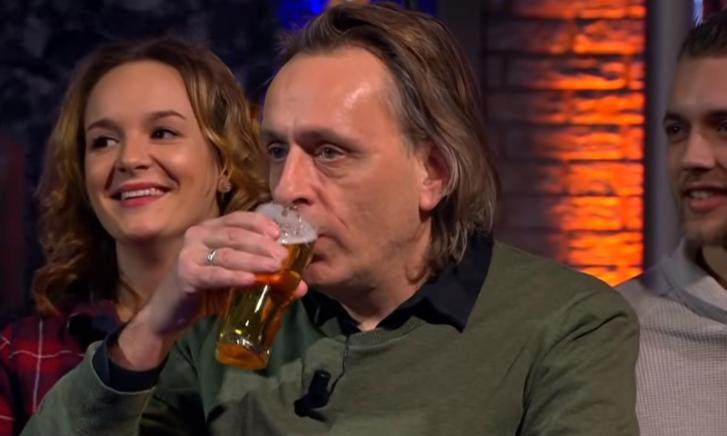 Marcel van Roosmalen drinkt Bavaria